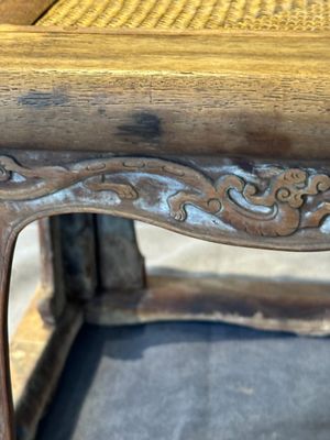 A Chinese rectangular huanghuali wooden stool with 'chilong' design, 17/18th C. — photo 7
