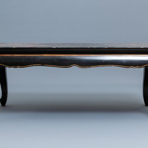 A Chinese rectangular lacquered wood table for the European market, 19th C. — 照片 3