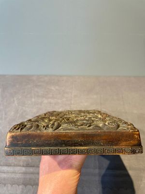 A Chinese rectangular silver-inlaid zitan wood 'dragon' box and cover, 17/18th C. — 照片 7