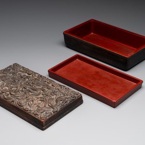 A Chinese rectangular silver-inlaid zitan wood 'dragon' box and cover, 17/18th C. — 照片 2