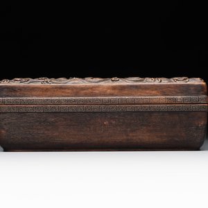 A Chinese rectangular silver-inlaid zitan wood 'dragon' box and cover, 17/18th C. — 照片 3
