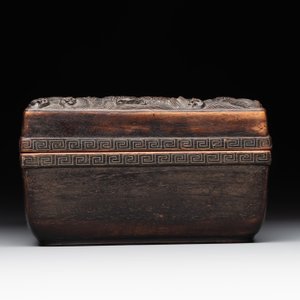 A Chinese rectangular silver-inlaid zitan wood 'dragon' box and cover, 17/18th C. — 照片 4