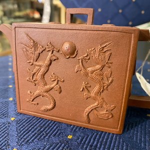 A Chinese rectangular Yixing stoneware 'dragon' teapot, seal mark, Kangxi — 照片 16