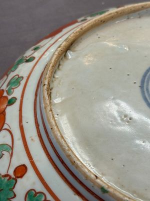 A Chinese red-and-green-enamelled 'chrysanthemum scroll' dish, Ming — 照片 6