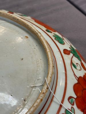 A Chinese red-and-green-enamelled 'chrysanthemum scroll' dish, Ming — 照片 7