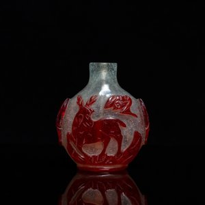 A Chinese red and white overlay glass snuff bottle, 18th C — 照片 2