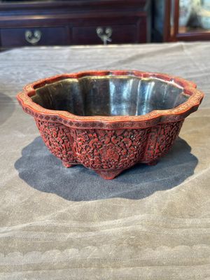 A Chinese red cinnabar lacquer jardiniere with floral design, Yongzheng/Qianlong — foto 1