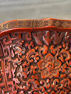 A Chinese red cinnabar lacquer jardiniere with floral design, Yongzheng/Qianlong — foto 11