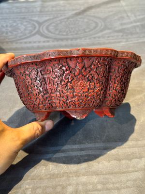A Chinese red cinnabar lacquer jardiniere with floral design, Yongzheng/Qianlong — foto 3