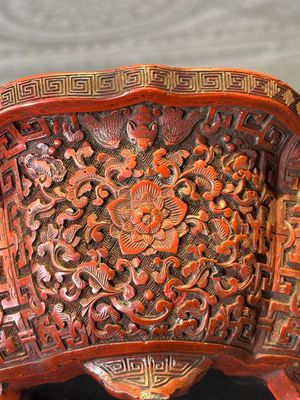 A Chinese red cinnabar lacquer jardiniere with floral design, Yongzheng/Qianlong — foto 9