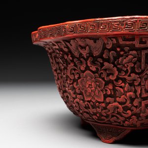 A Chinese red cinnabar lacquer jardiniere with floral design, Yongzheng/Qianlong — foto 2