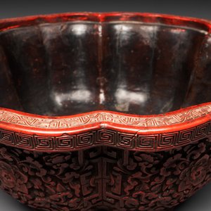 A Chinese red cinnabar lacquer jardiniere with floral design, Yongzheng/Qianlong — foto 3