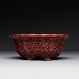A Chinese red cinnabar lacquer jardiniere with floral design, Yongzheng/Qianlong — foto 4