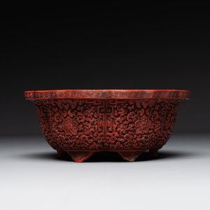 A Chinese red cinnabar lacquer jardiniere with floral design, Yongzheng/Qianlong — foto 6