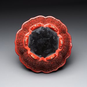 A Chinese red cinnabar lacquer jardiniere with floral design, Yongzheng/Qianlong — foto 9