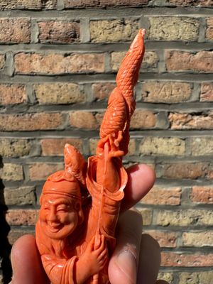 A Chinese red coral figure of a fisherman on wooden stand, 19/20th C. — photo 3