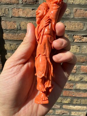 A Chinese red coral figure of a fisherman on wooden stand, 19/20th C. — photo 5