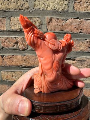 A Chinese red coral figure of a laughing Buddha on wooden stand, 19/20th C. — 照片 5