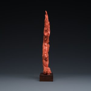 A Chinese red coral figure of a standing Guanyin with a dragon, 19/20th C. — 照片 5