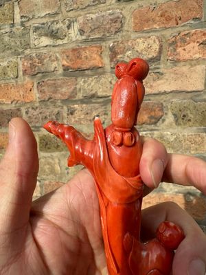 A Chinese red coral group of a lady with a boy, signed Jue Hai 絕海, 19th C. — photo 9