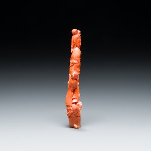 A Chinese red coral group of a lady with a boy, signed Jue Hai 絕海, 19th C. — photo 2