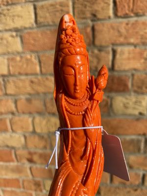 A Chinese red coral group of a standing Guanyin with a boy on a lotus flower, 19/20th C. — 照片 13