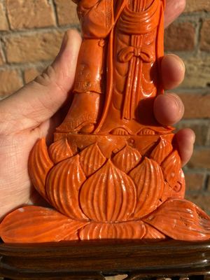 A Chinese red coral group of a standing Guanyin with a boy on a lotus flower, 19/20th C. — 照片 15