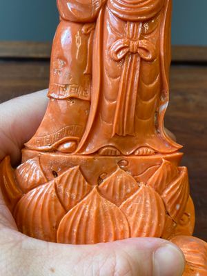 A Chinese red coral group of a standing Guanyin with a boy on a lotus flower, 19/20th C. — 照片 8