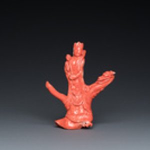 A Chinese red coral group of a standing prince on a dragon, 19/20th C. — 照片 2