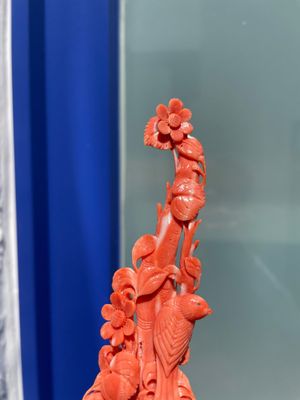 A Chinese red coral group of birds among flowering branches, 19/20th C. — foto 19