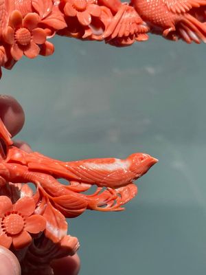 A Chinese red coral group of birds among flowering branches, 19/20th C. — foto 8