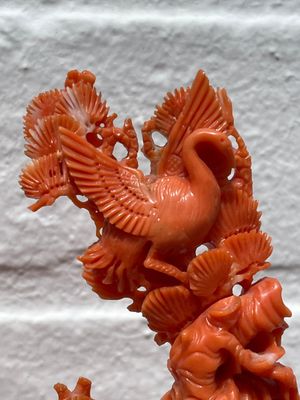 A Chinese red coral group of Shoulao with two boys holding a peach, inscribed 'Shou Bi Nan Shan 壽比南山', 19/20th C. — photo 6