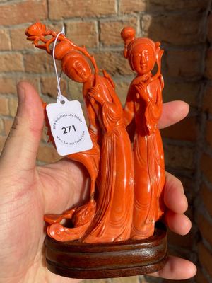 A Chinese red coral group of two ladies and a phoenix, 19/20th C. — photo 12