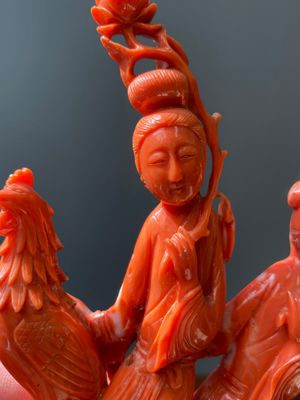 A Chinese red coral group of two ladies and a phoenix, 19/20th C. — photo 6