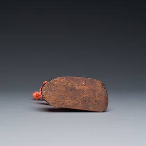 A Chinese red coral group of two ladies and a phoenix, 19/20th C. — photo 7