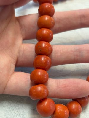 A Chinese red coral necklace, 19th C. — photo 4