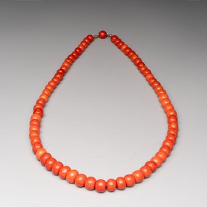 A Chinese red coral necklace, 19th C. — photo 2