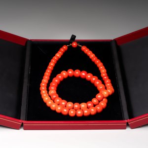 A Chinese red coral necklace, 19th C. — photo 3