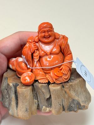 A Chinese red coral sculpture of a Milefo Buddha on wooden stand, 19/20th C. — photo 1