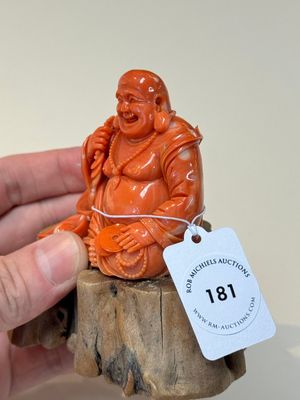 A Chinese red coral sculpture of a Milefo Buddha on wooden stand, 19/20th C. — photo 2