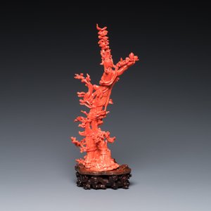 A Chinese red coral sculpture of Xiwangmu standing on a rock, 19/20th C. — 照片 4