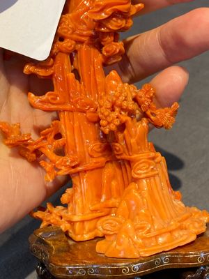 A Chinese red coral sculpture of Xiwangmu standing on a rock, 19/20th C. — 照片 7