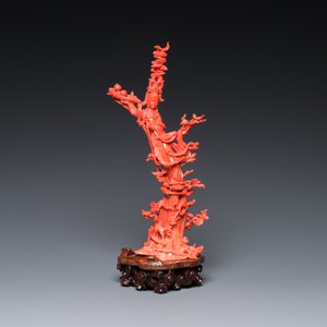 A Chinese red coral sculpture of Xiwangmu standing on a rock, 19/20th C. — 照片 2