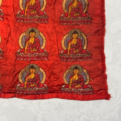 A Chinese red-ground brocade panel with seated Buddhas — photo 2