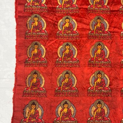 A Chinese red-ground brocade panel with seated Buddhas — photo 6
