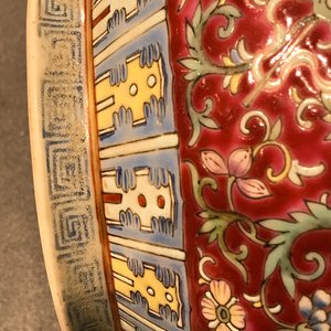 A Chinese red-ground famille rose bottle vase, Qianlong mark, 19/20th C. — photo 10