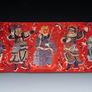 A Chinese red-ground felt cloth with silk embroidery of figures, 19th C. — photo 1