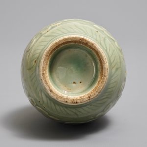 A Chinese relief-decorated celadon 'peony' vase, 18/19th C. — photo 6