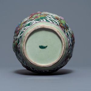 A Chinese relief-decorated famille rose celadon-ground vase, 19/20th C. — photo 7