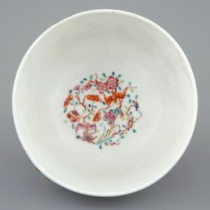 A Chinese relief-decorated famille rose cup and saucer with squirrels, Yongzheng, 1723-1735 — photo 4